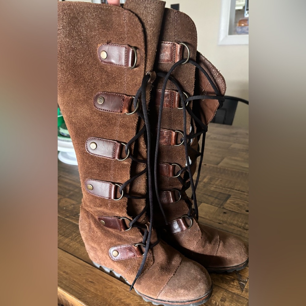 Sorel Joan Of Arc Tall Knee High Lace Up Wedge Boots Size 7 Brown Suede EUC